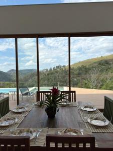 Casa na Serra com suítes, vista, lazer completo