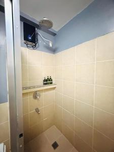 Modern style 2BR Condo Good for 6 Packs Near NAIA