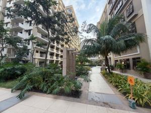 Modern style 2BR Condo Good for 6 Packs Near NAIA