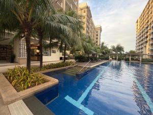 2 BR near NAIA SM BF Pool Balcony 6 guest
