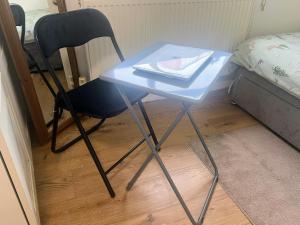 Abidjan is near Heathrow FELTHAM compact single room