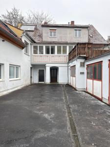 ALL IN APARTMENTS 2141OG 4 Schlafzimmer mit Terrasse ,Küche, Bad, Würzburg, Versbach