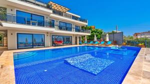 6 Bedroom Kalkan villa with Seaviews - 5 min Drive to the town