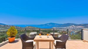 6 Bedroom Kalkan villa with Seaviews - 5 min Drive to the town