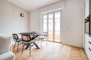 JOIVY Two Stylish Apartments with Balconies in Loreto, Milan