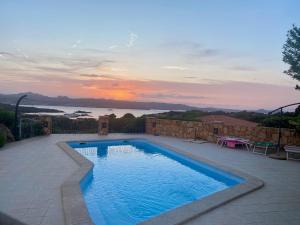 Orsa sul mare a Baja Sardinia img19