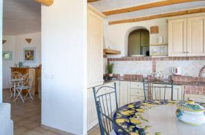 Orsa sul mare a Baja Sardinia img24