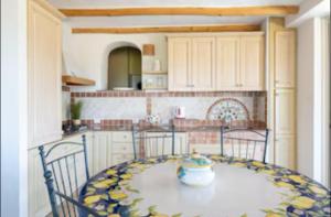 Orsa sul mare a Baja Sardinia img27