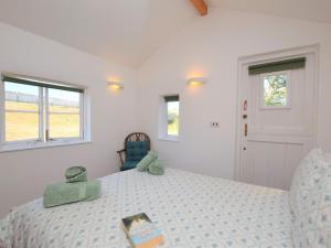 1 Bed in Freshwater IC088