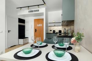 LUX Top Floor Apartment Art Lake Mielno with Pool, Air Conditioning and Parking by Noclegi Renters