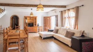 Villa Fuente Pintá Arenas by Ruralidays