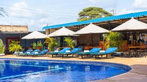 Miryams Village Inn Safari Lodge