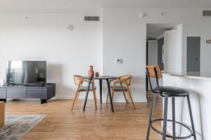 Blueground Little Havana pool nr Coral Gables MIA-170