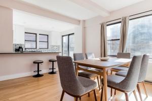 Blueground Midtown East balcony nr UN Plaza NYC-2121