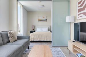 Blueground Ballbach and SOFA pool nr Plaza de Cesar Chavez SFO-2023