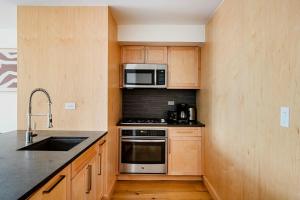 Blueground Yorkville rooftop nr Central Park NYC-2118