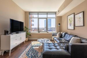 Reston 1br w pool near hospital mall dining WDC-838