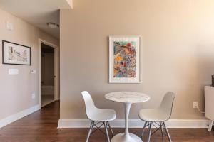 Reston 1br w pool near hospital mall dining WDC-838