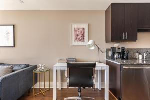 Reston 1br w pool near hospital mall dining WDC-838