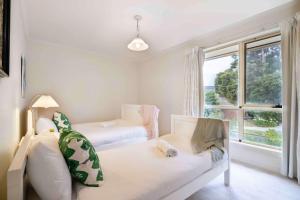 Modern 4BR Oasis in Heart of Glen Waverley