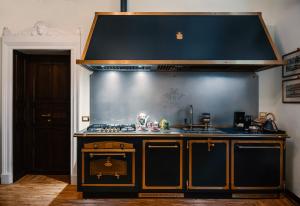 Regal House Verona REGIMENTAL