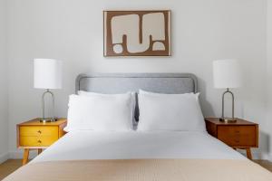 Blueground Chelsea rooftop pool nr High Line NYC-2148