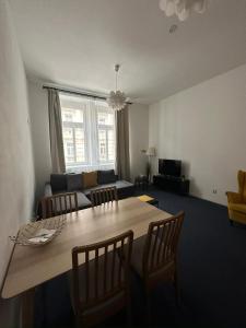 Little Tom Apartments