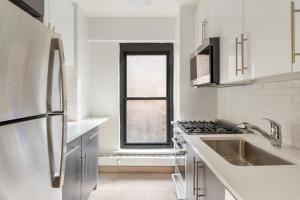 Blueground Midtown East fitness center nr UN NYC-2200