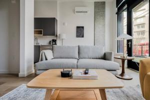 Blueground Adams rooftop nr Green Lake SEA-980