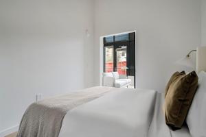 Blueground Adams rooftop nr Green Lake SEA-980