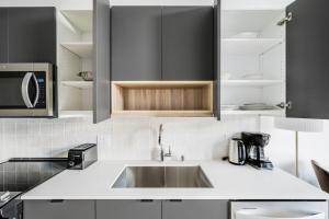 Blueground Adams rooftop nr Green Lake SEA-980