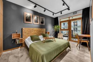 Muranów 14th Floor Apt - 62m2, Parking, Balcony - by Rentujemy