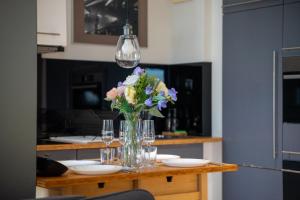 Muranów 14th Floor Apt - 62m2, Parking, Balcony - by Rentujemy