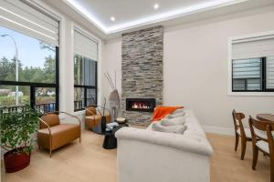 Luxury 5BR Modern Home Huge Open Layout