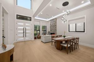 Luxury 5BR Modern Home Huge Open Layout