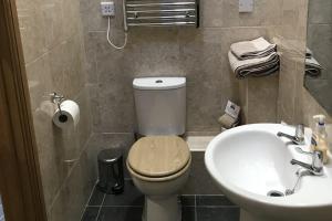 Nuneaton - Cottage - Sleeps 2 - Parking - Garden