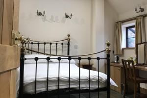 Nuneaton - Cottage - Sleeps 2 - Parking - Garden