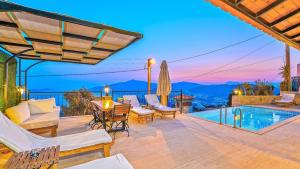 Seaview 4 bedroom villa 5m drive to Kalkan