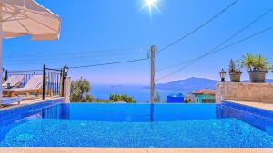 Seaview 4 bedroom villa 5m drive to Kalkan
