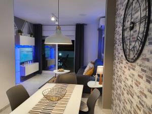 Atico centrico con terraza vistas mar y montaña