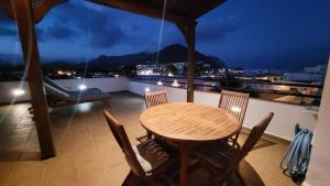 Atico centrico con terraza vistas mar y montaña