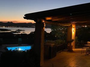 Orsa sul mare a Baja Sardinia img49