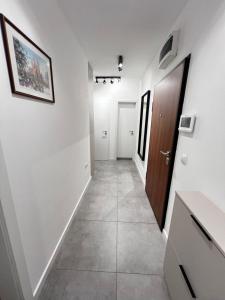 Barcelona 2BDR Cozy Apt w Working Space near Metro