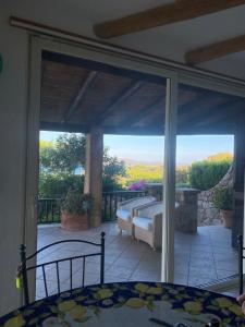 Orsa sul mare a Baja Sardinia img52