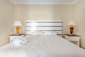 Large apartment at the foot of the beach