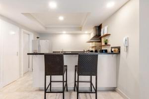 Large apartment at the foot of the beach