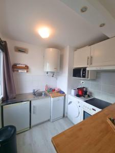 Appartement T2 4p idéalement placé Port, 150m plage du Nau, commerces