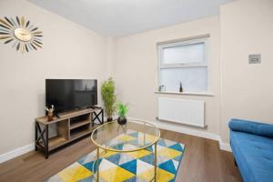 2BR Apartment in Cardiff’s Vibrant Roath