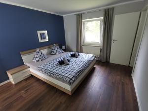 06 Grashüpfer - Hof Wiesengrund