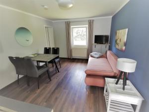 06 Grashüpfer - Hof Wiesengrund